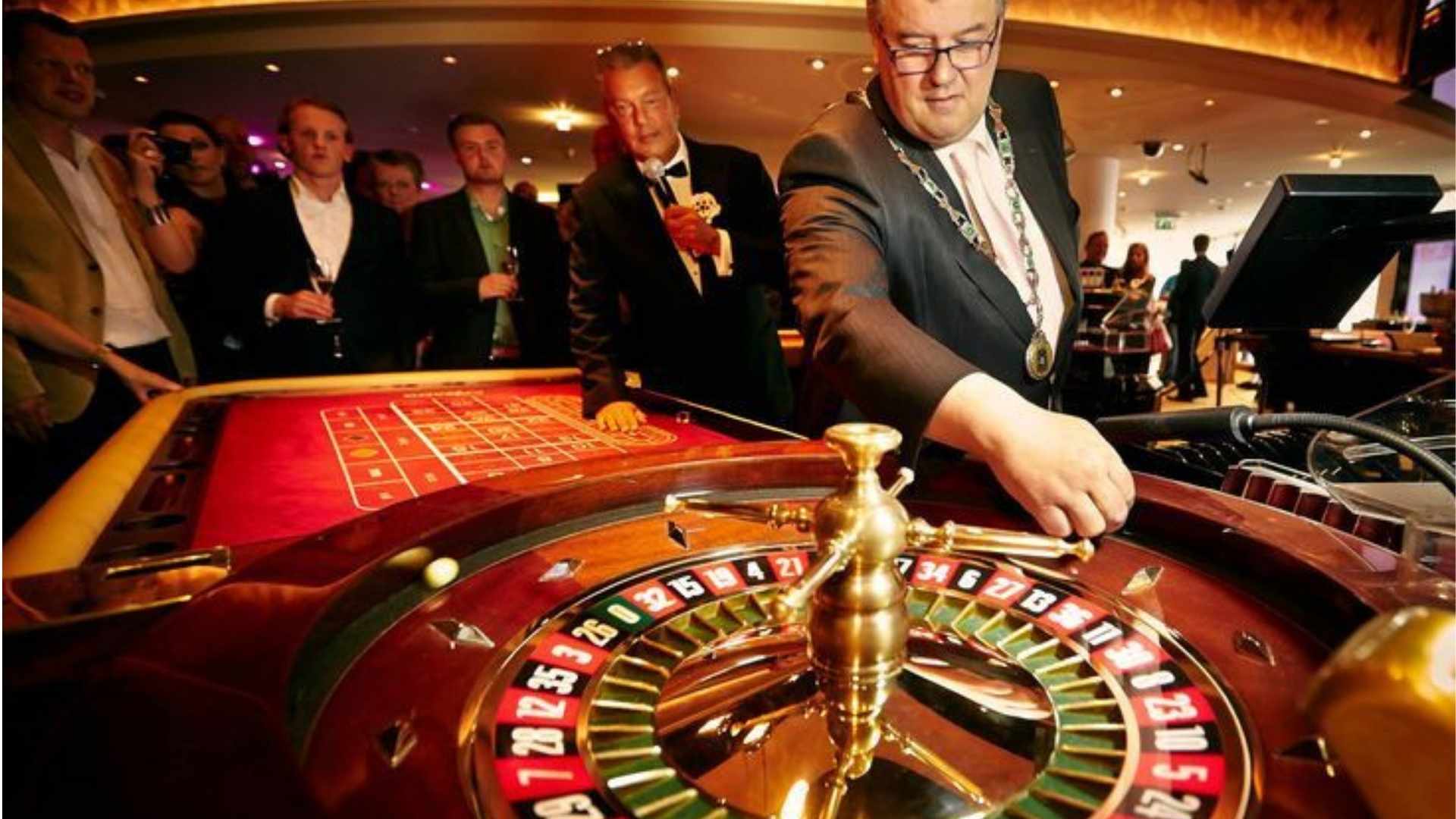 How Better Questions Can Lead To Better Poker Decisions